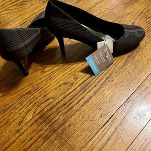 Very Comfortable Brand New Womens shoes.